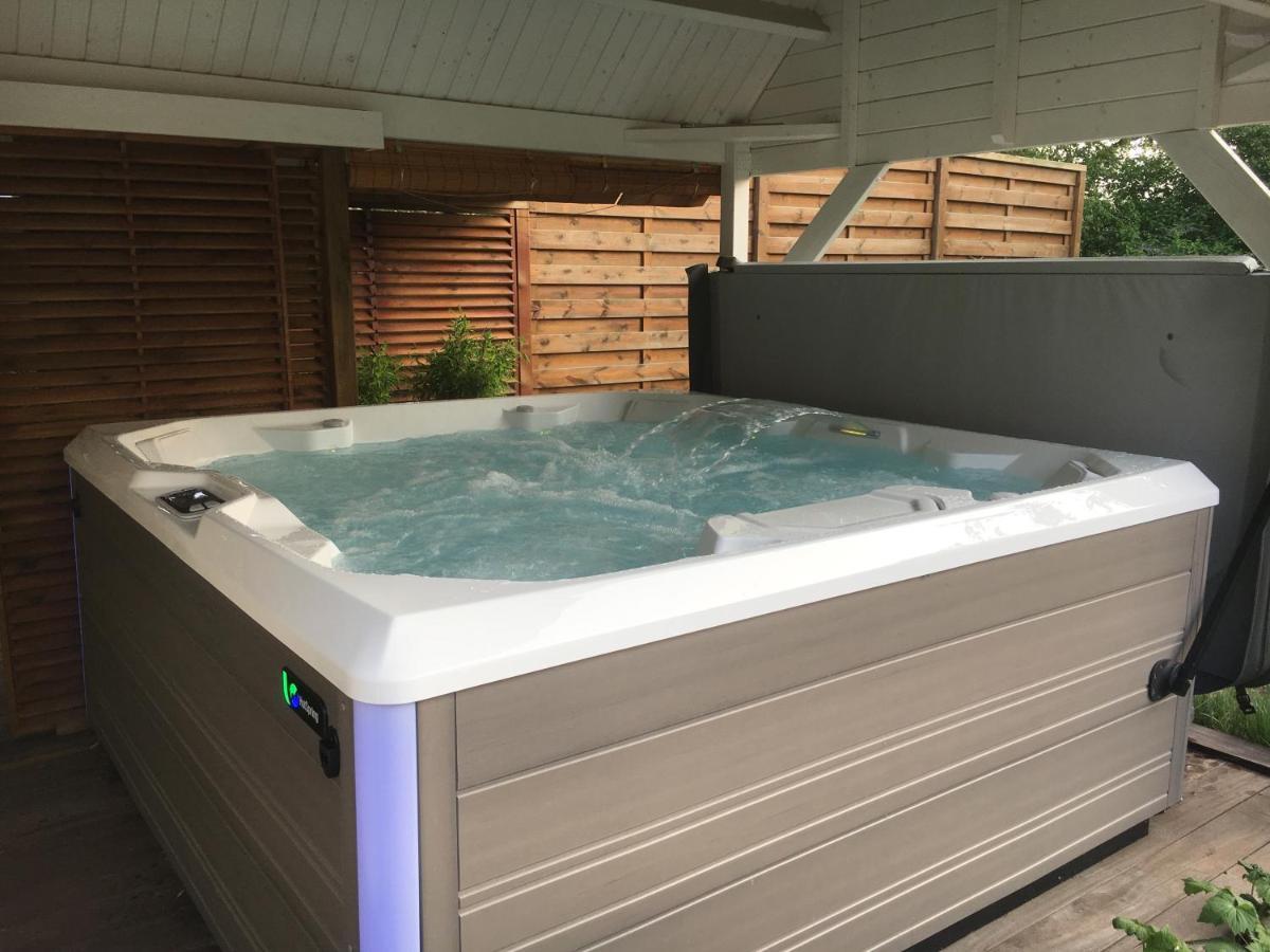 La Chambre Du Chemin Vert : Spa Piscine Sauna Jodoigne Buitenkant foto